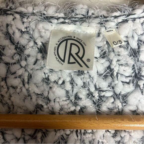 Faire Gray Fuzzy Knit Cardigan Sweater OS EUC - Picture 4 of 5